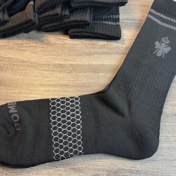 BNWT Bombas Performance Calf Socks Mens Medium and Large -4 Pairs - Picture 3 of 4